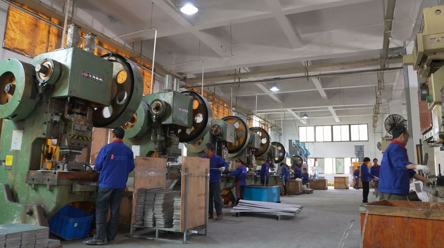 workshop of metal roof clamp